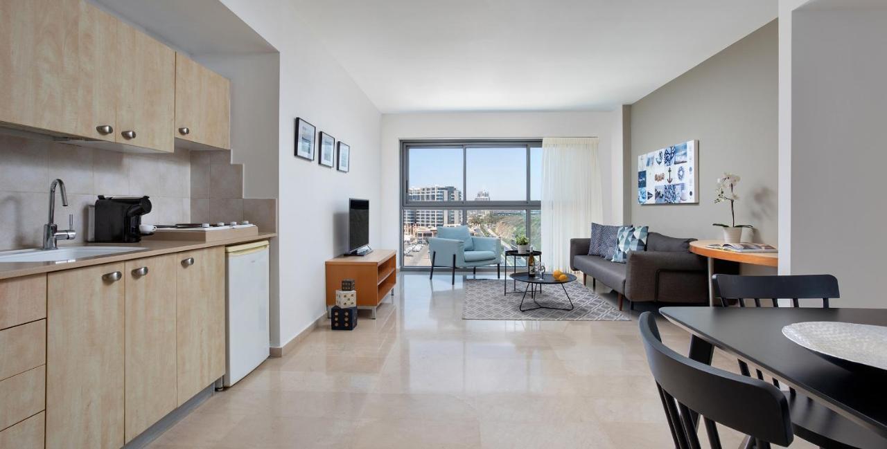 Aparthotel Okeanos On The Beach Herzliya Exterior photo