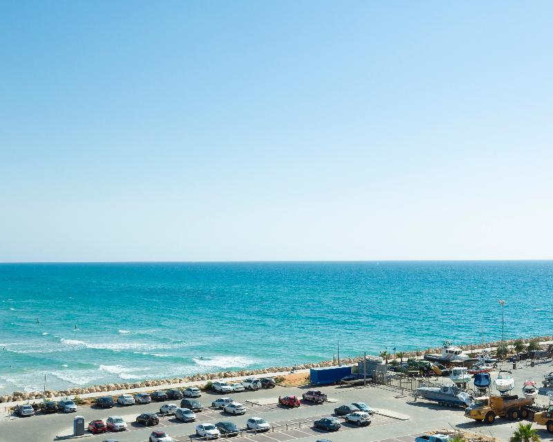 Aparthotel Okeanos On The Beach Herzliya Exterior photo